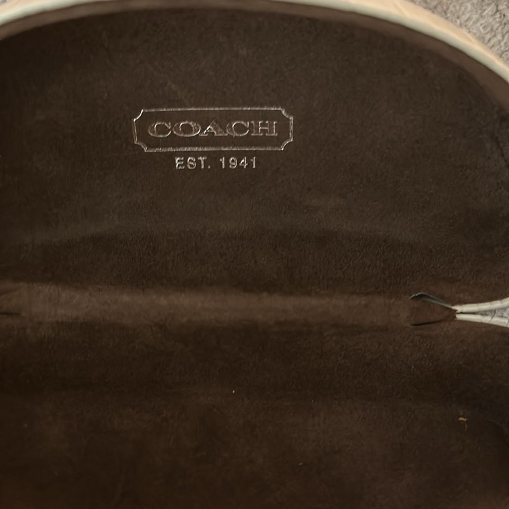 Coach sunglasses case hard shell cream - Picture 3 of 5